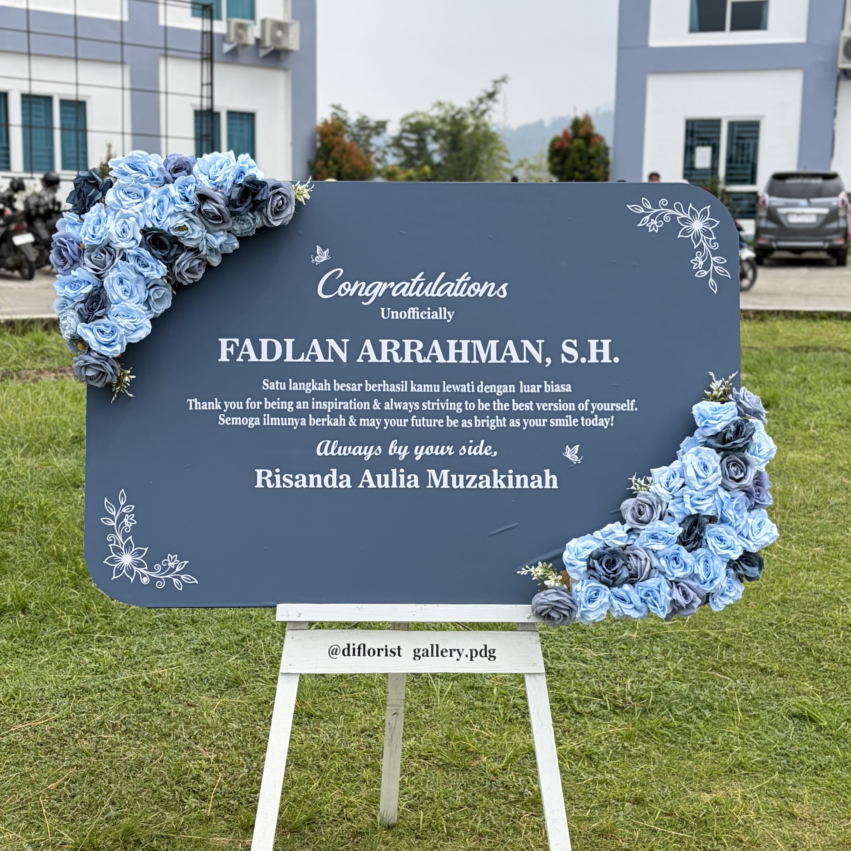 Medium Biru